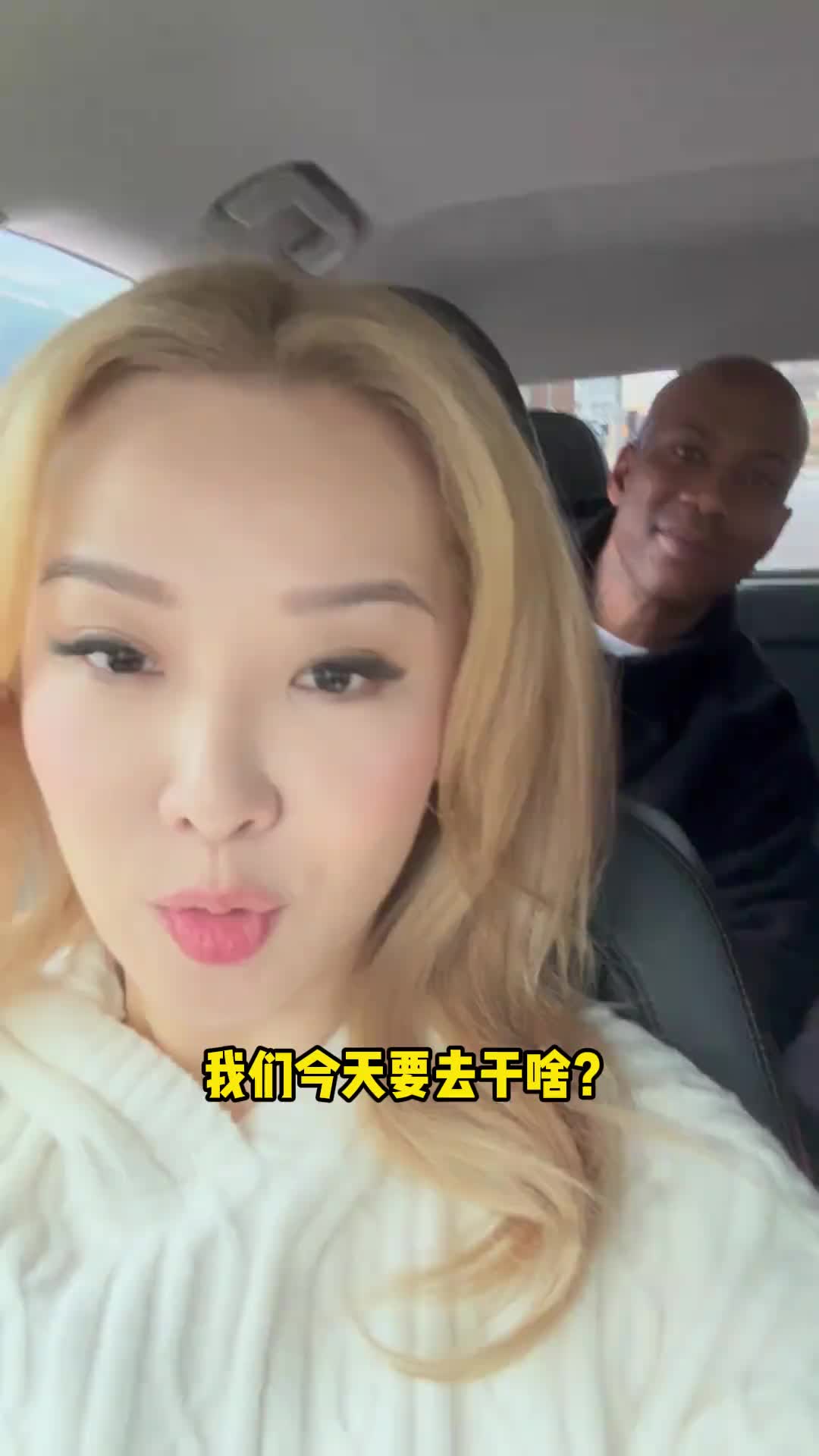 馬布里曬vlog：在哥哥家看號(hào)稱(chēng)“美國(guó)春晚”的超級(jí)碗中場(chǎng)秀~