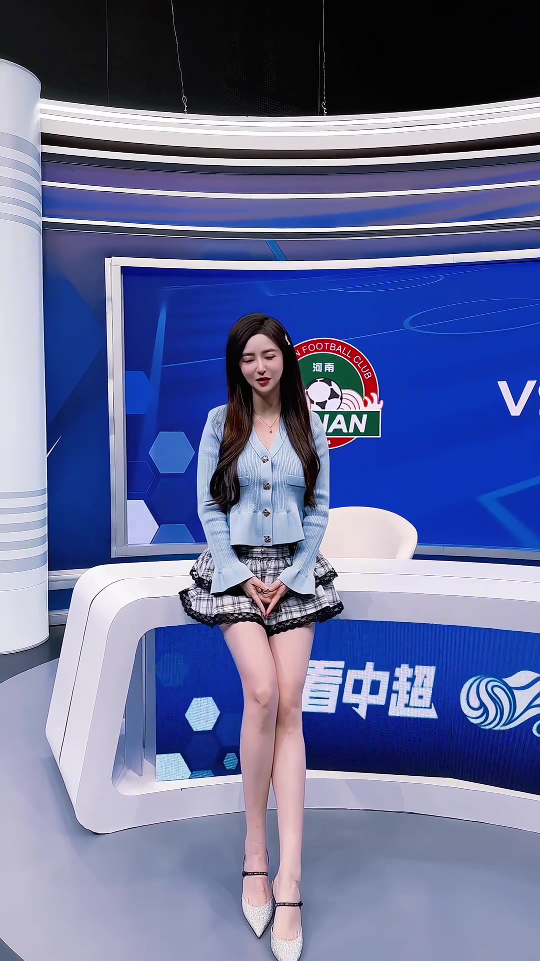 美女主播郭小仙播中超，不過怎么都聽不懂