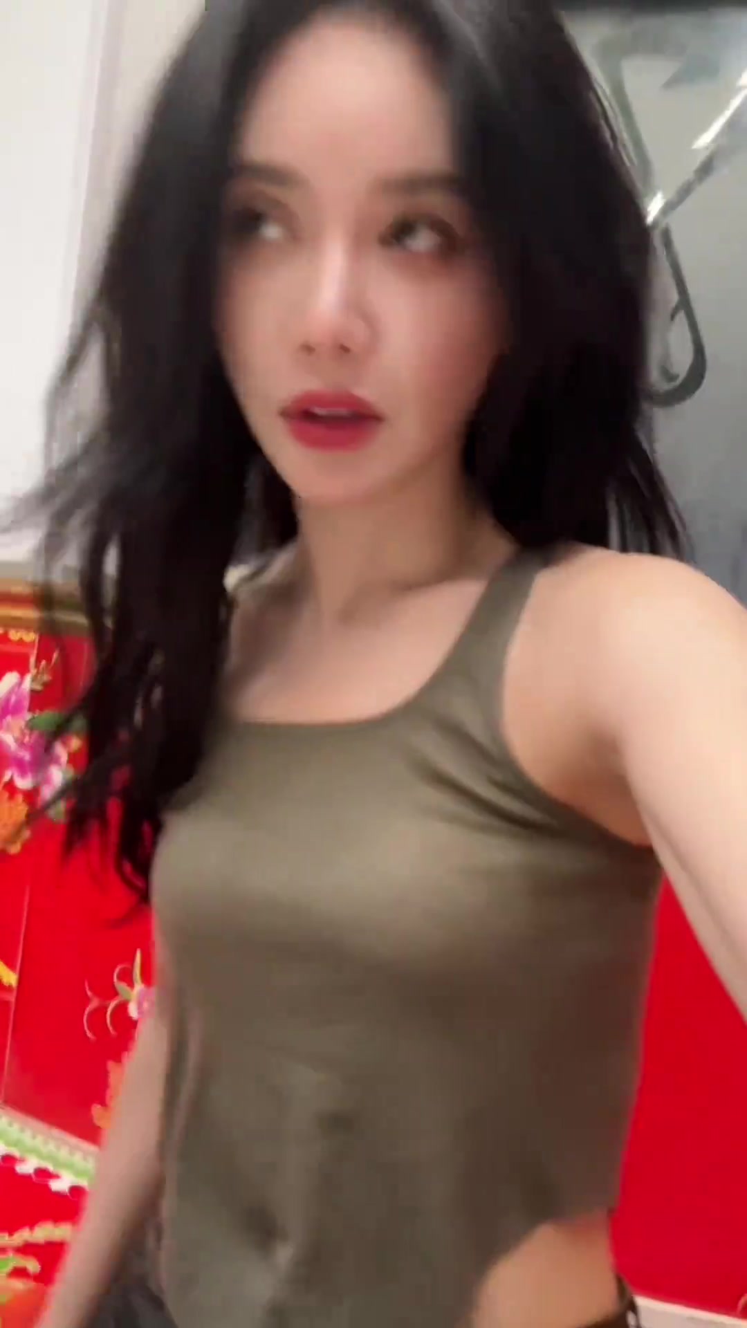 美娜曬視頻：尊貴的東北公主，請(qǐng)享用您的下午茶！